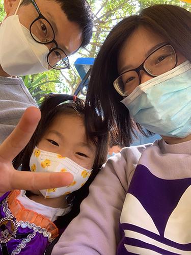 Yuanyuan Fang *10, Wenjie Jiang *12, and daughter