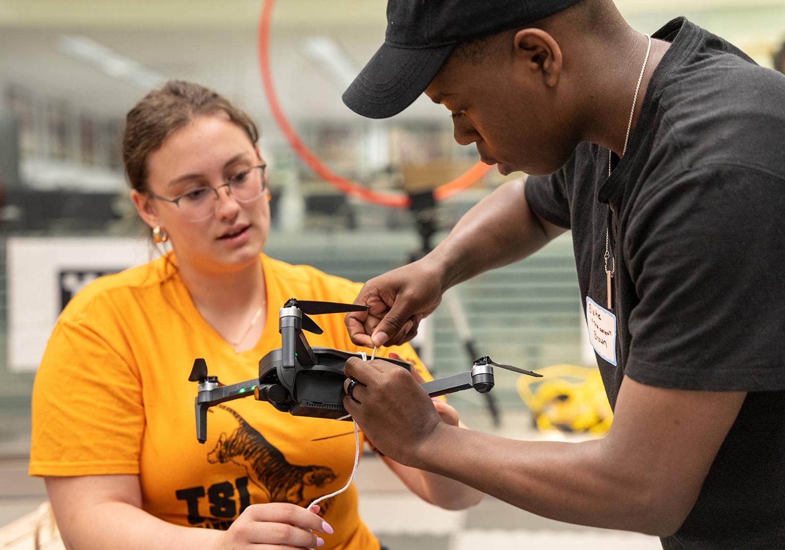 Freshman Scholars Institute students working together in engineering lab